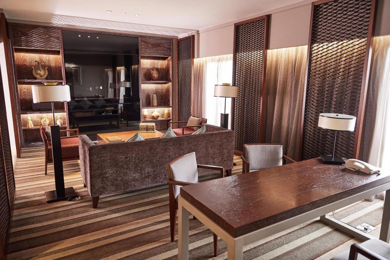 Sheraton Lima Historic Center Exterior photo The interior of a suite at the Ritz-Carlton, Dubai